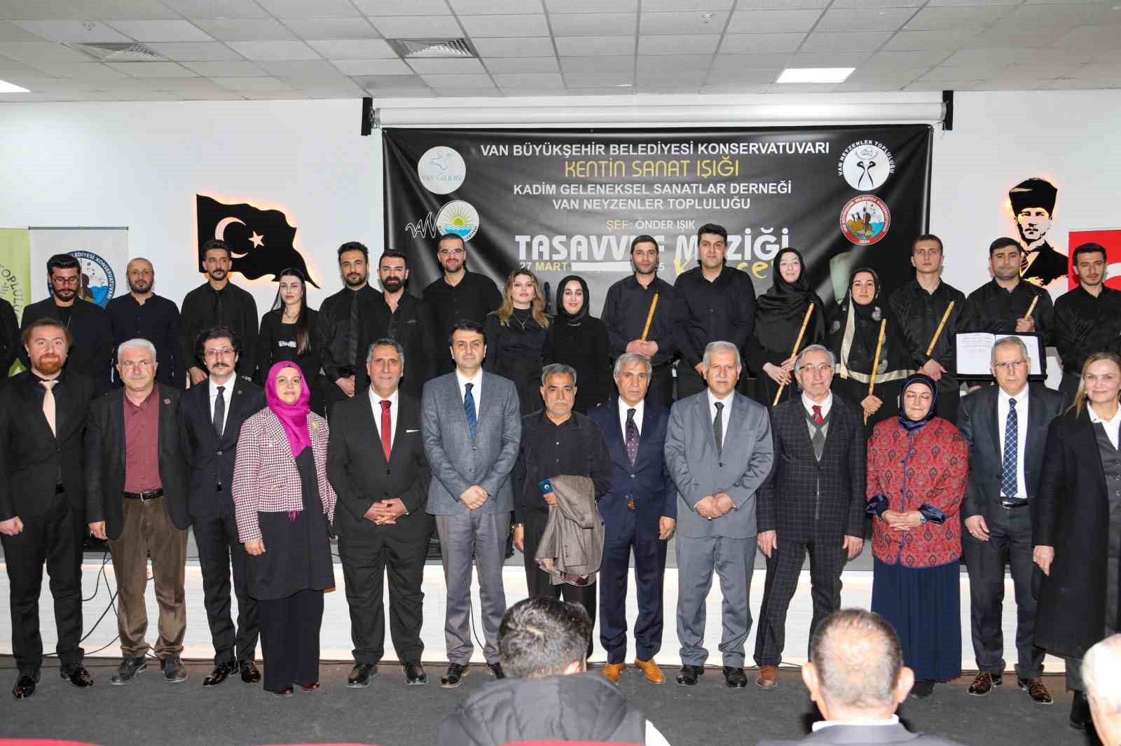 Van Büyükşehir Belediyesinin tasavvuf müziği konseri yoğun ilgi gördü