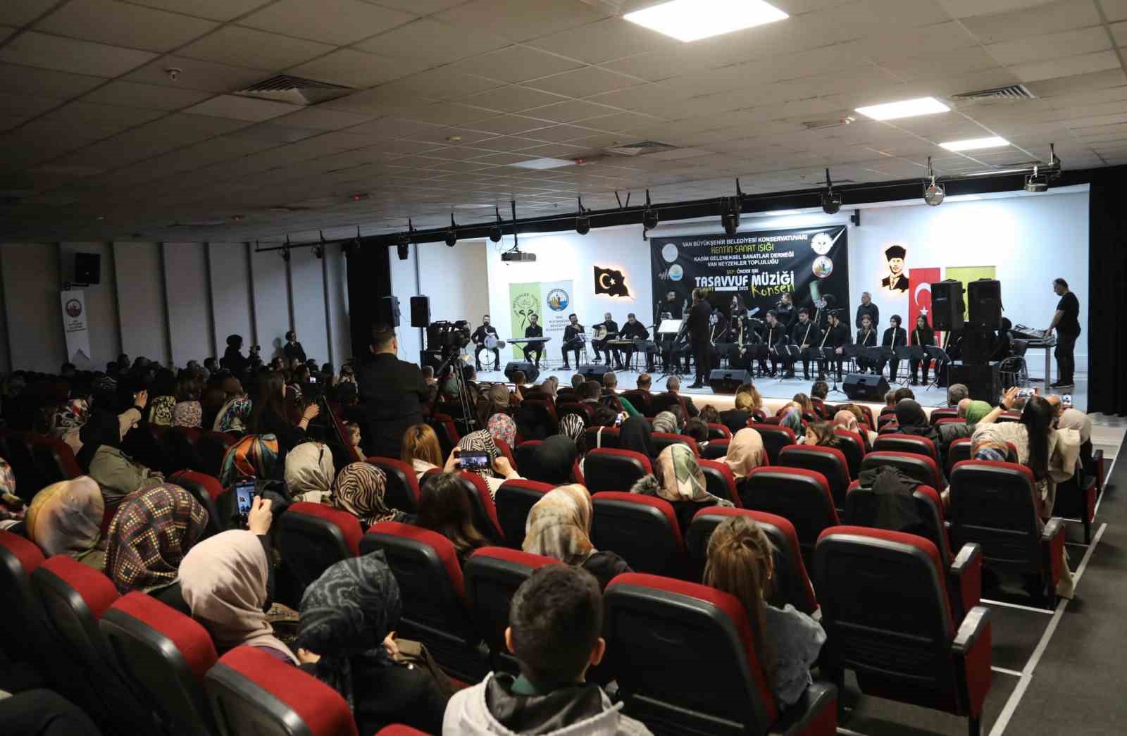 Van Büyükşehir Belediyesinin tasavvuf müziği konseri yoğun ilgi gördü