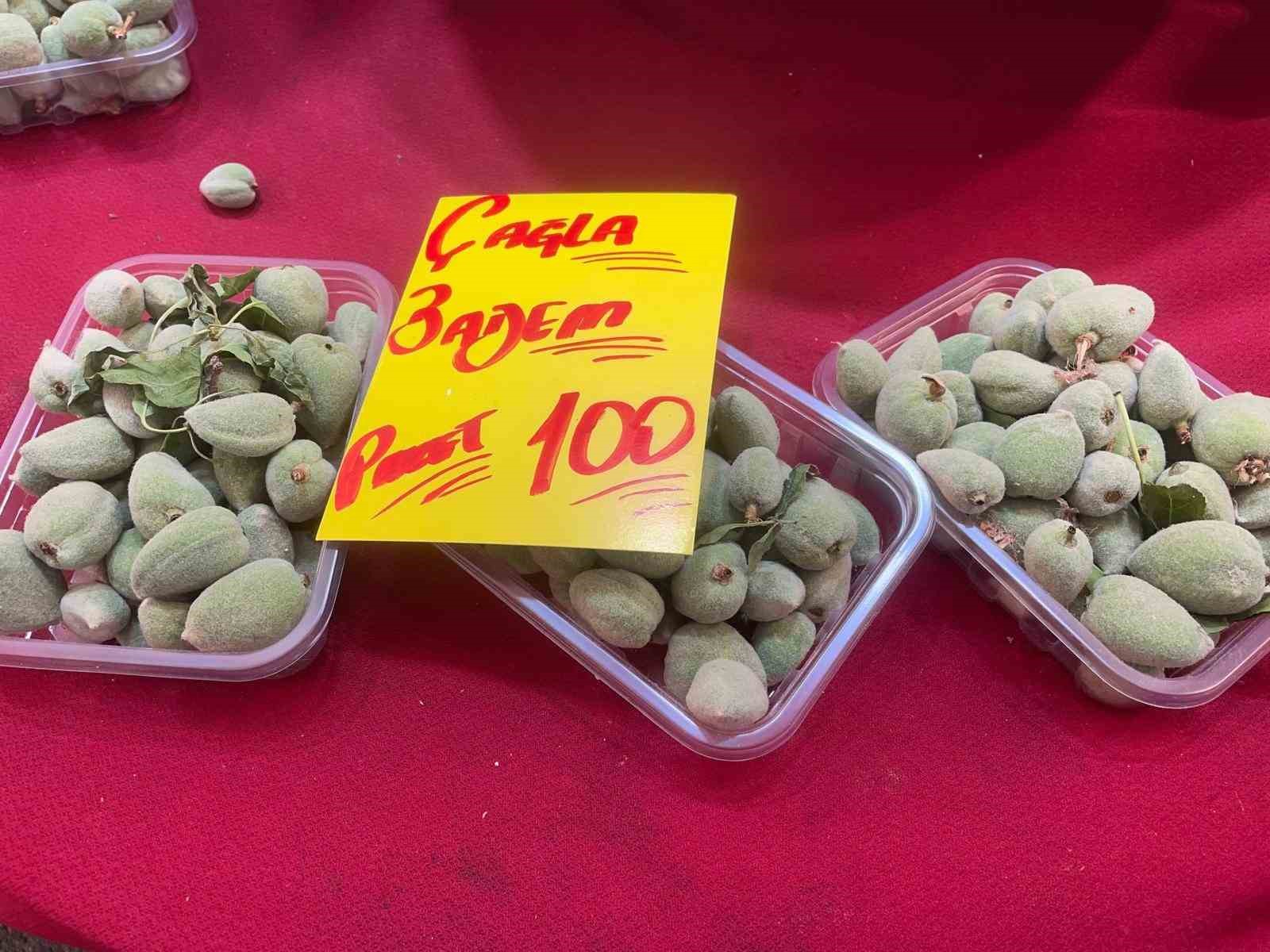 Şifa deposu badem çağlası, kilosu 600 liradan satılıyor
