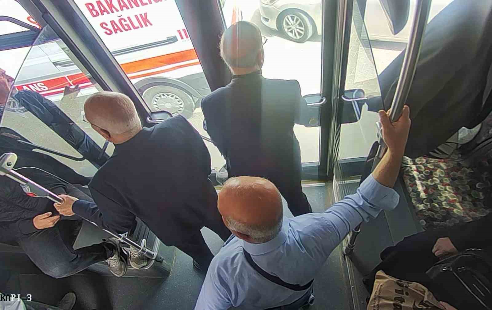 Otobüs şoföründen örnek davranış: Rahatsızlanan yolcuyu hastaneye yetiştirdi