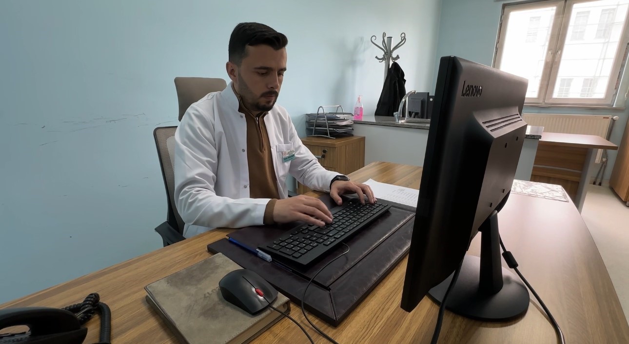Yüksekova’da vatandaşlara ücretsiz danışmanlık hizmeti veriliyor