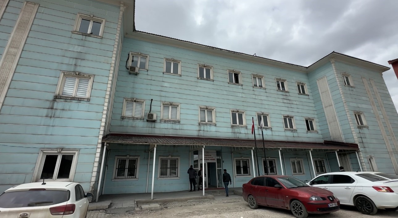 Yüksekova’da vatandaşlara ücretsiz danışmanlık hizmeti veriliyor
