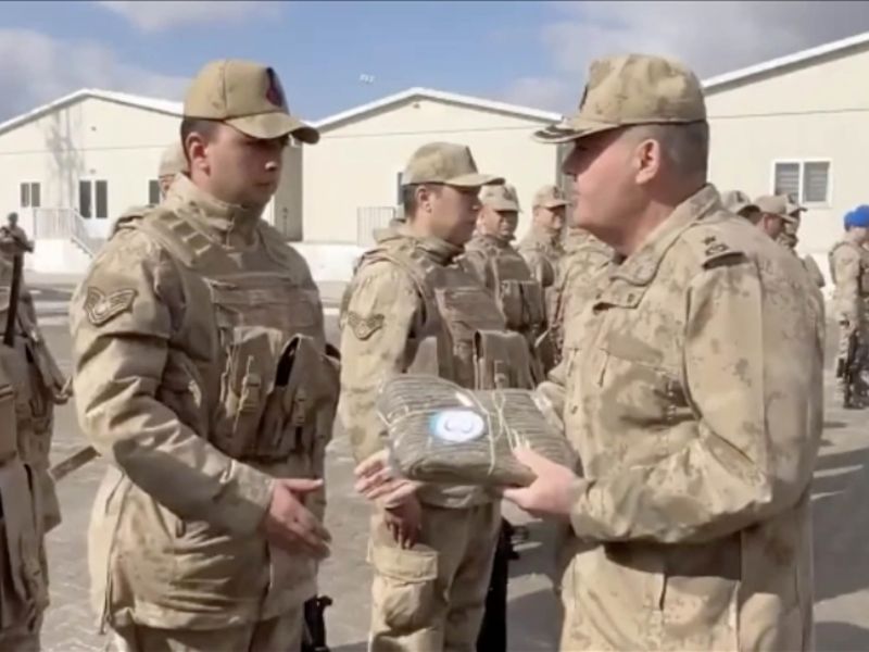 Liseli Öğrencilerin Gönderdiği Atkılar, Rasulayn’da Görevli Askerlere Teslim Edildi