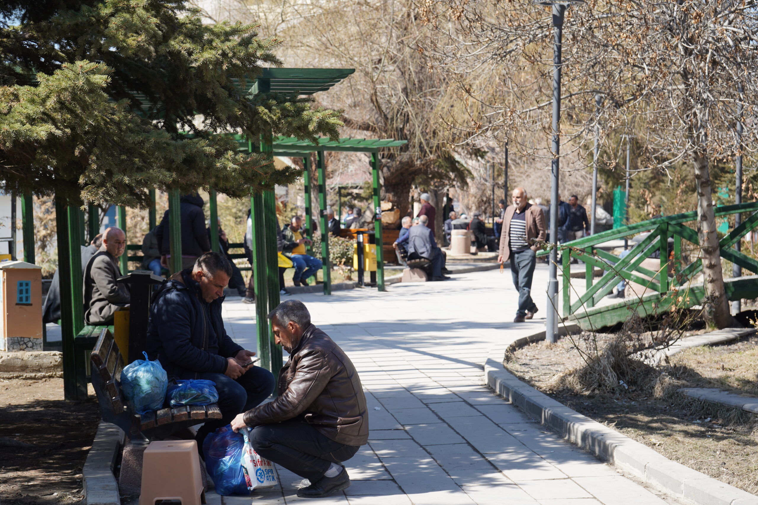 Van’da sıcak hava keyfi: Vatandaşlar parklara akın etti
