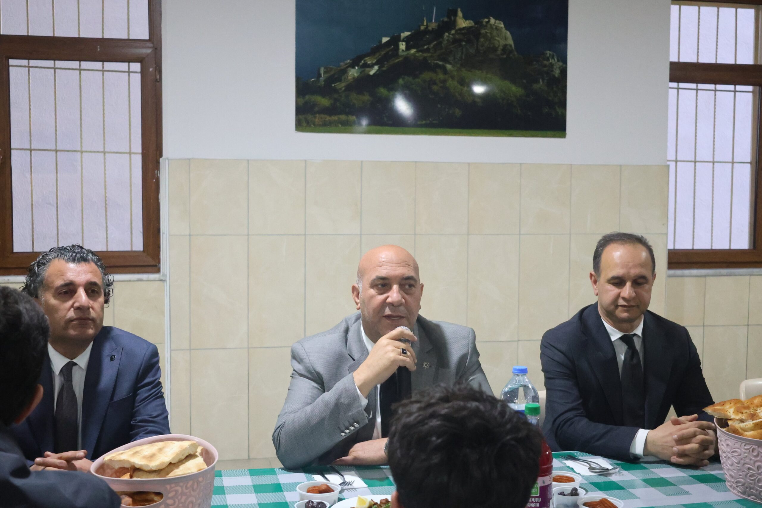 Van Milli Eğitim Müdürü Aras öğrencilerle iftar yaptı