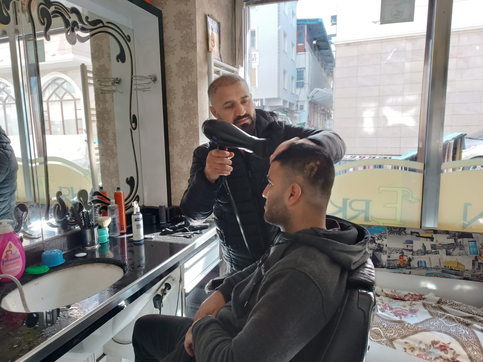 Vanlı berberlerden vatandaşa “tıraşları son güne bırakmayın” çağrısı!