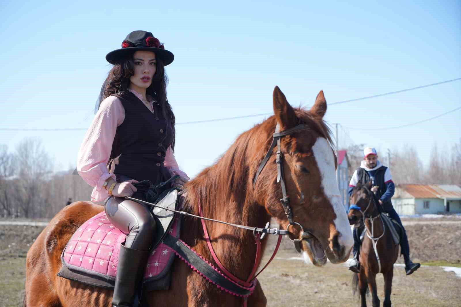 Atlı spor tutkusunu mesleğe dönüştürdü