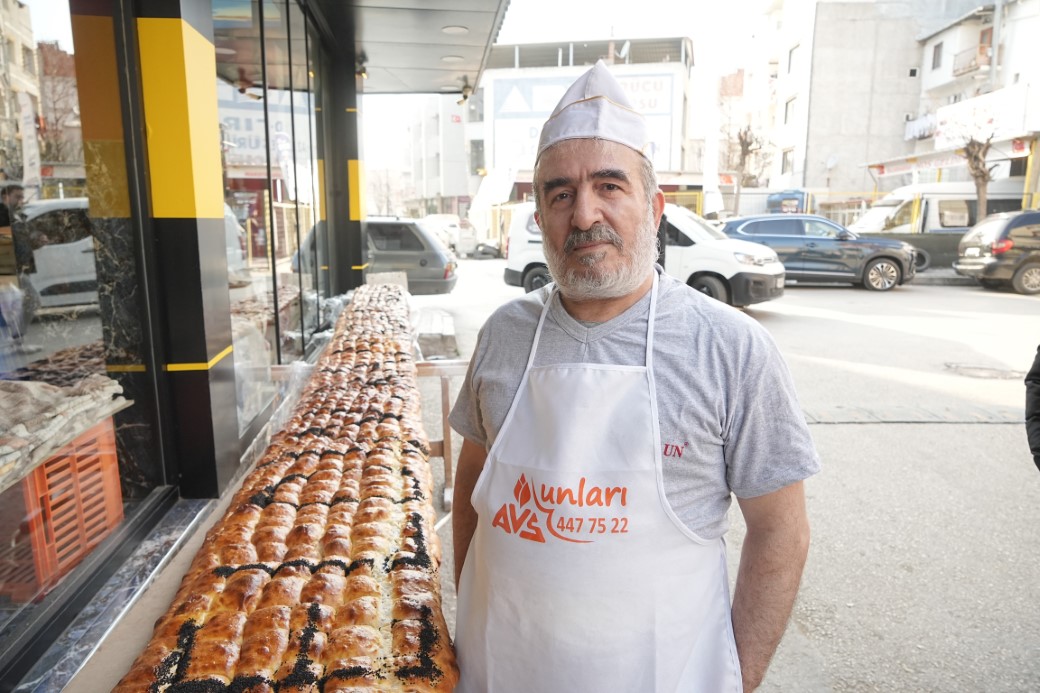 7 metrelik pide görenleri hayrete düşürdü