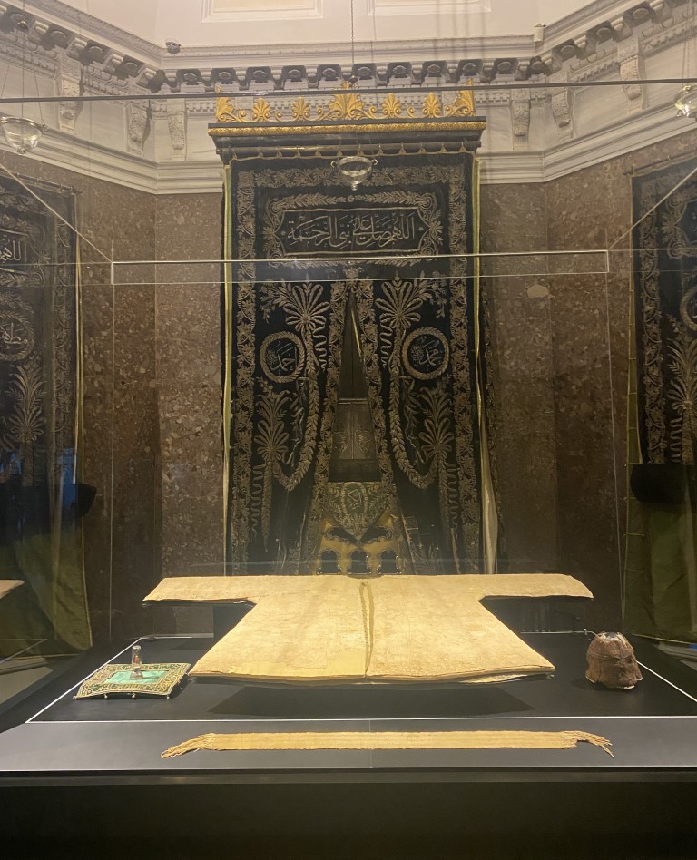 Kutsal emanet Hırka-i Şerif yarın ziyarete açılacak