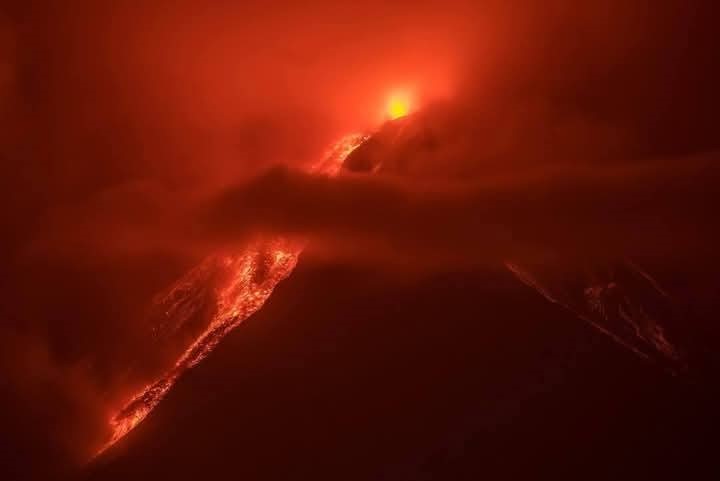 Guatemala’daki Fuego Yanardağı’nda patlama meydana geldi