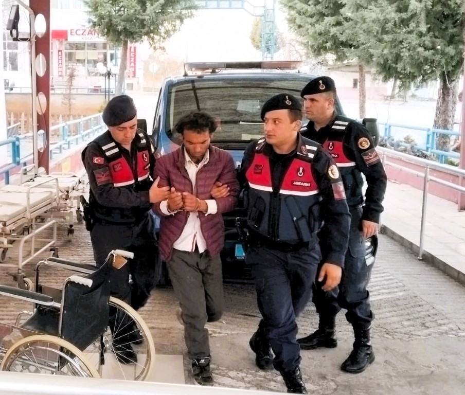 Yemek ve ilacını getiren babasını öldüren oğul tutuklandı