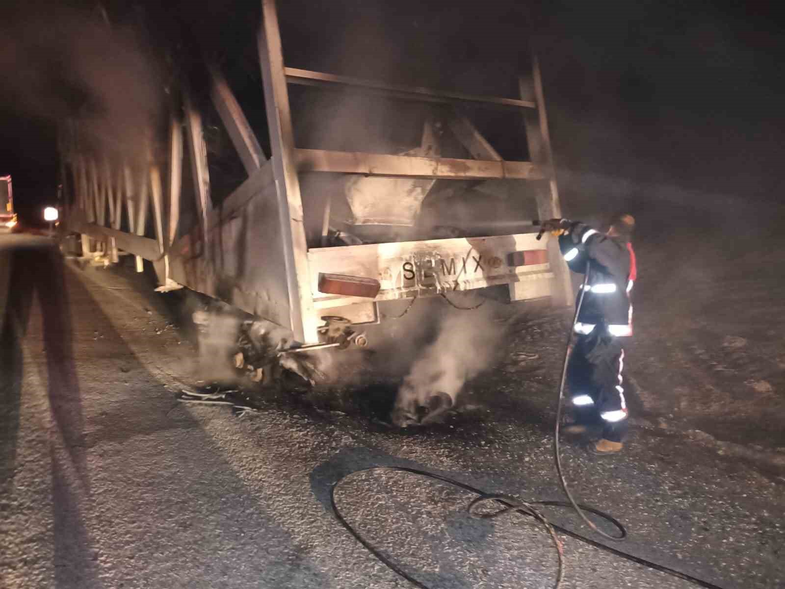 Malatya’nın Darende ilçesinde tır yangını kontrol altına alındı