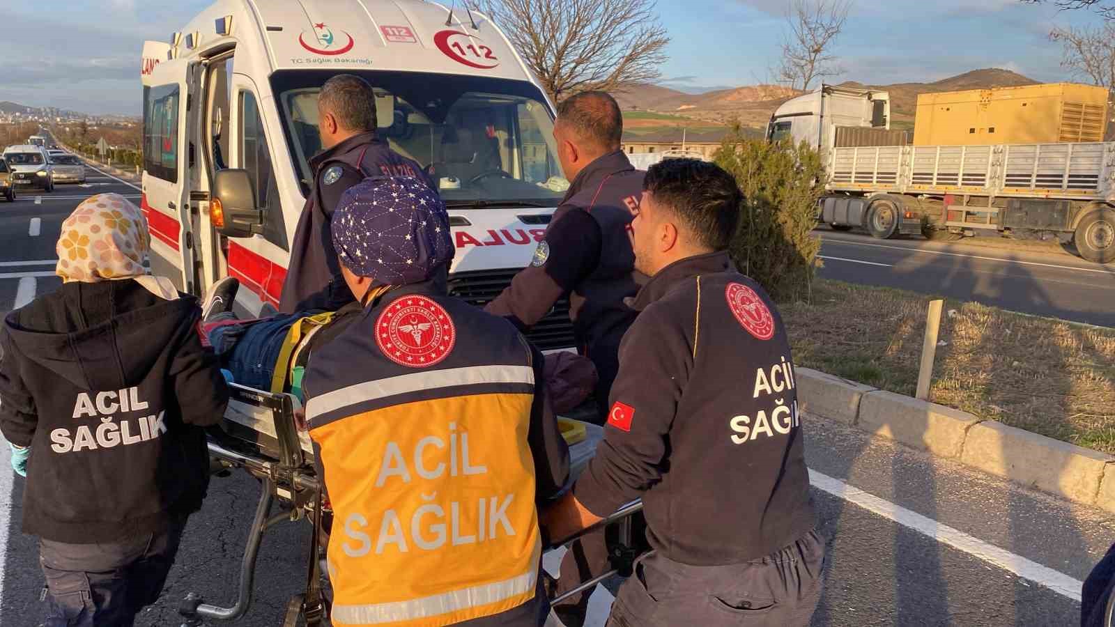 Elazığ’da karşı şeride geçen otomobil takla attı: 1 yaralı