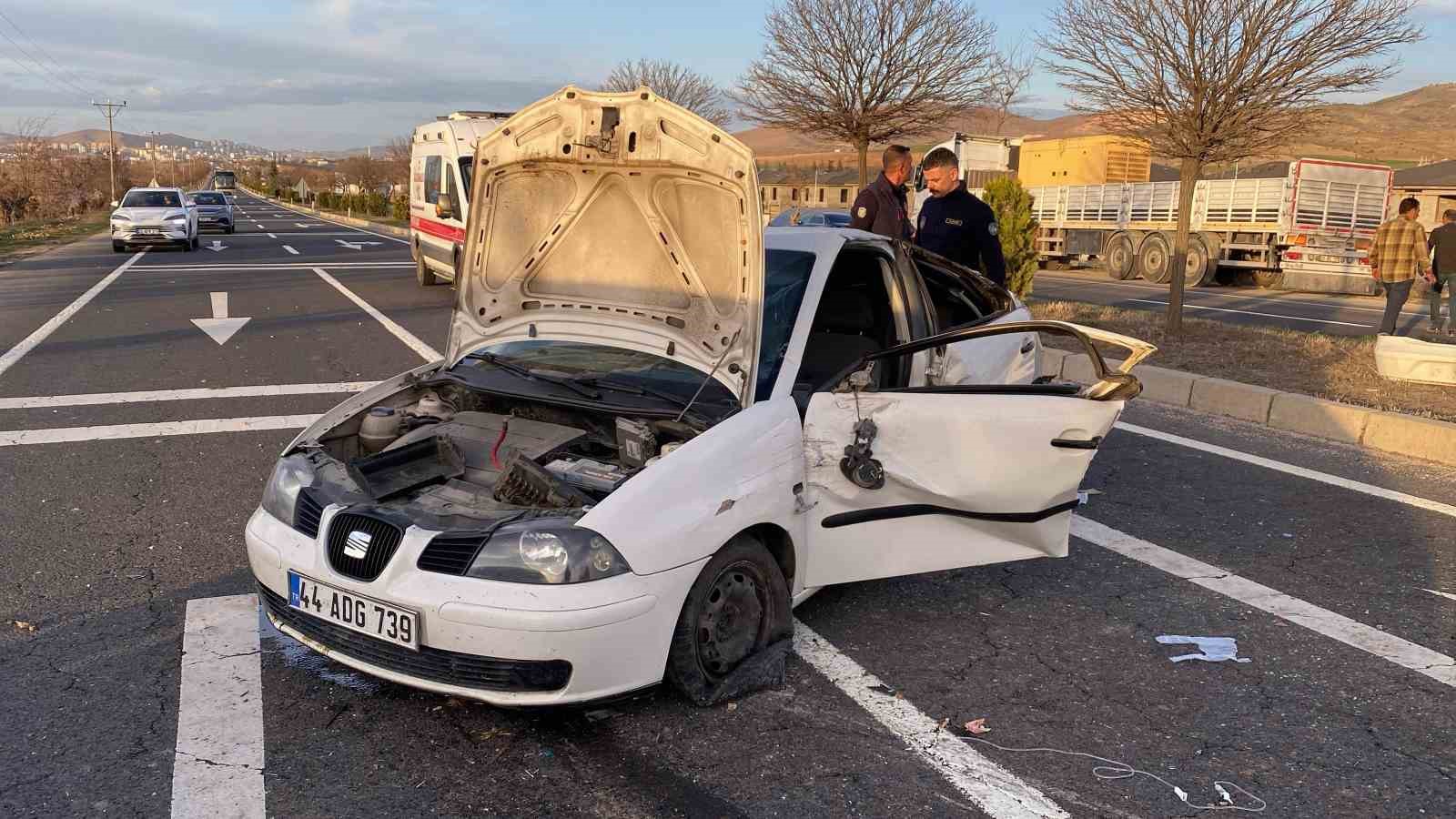 Elazığ’da karşı şeride geçen otomobil takla attı: 1 yaralı