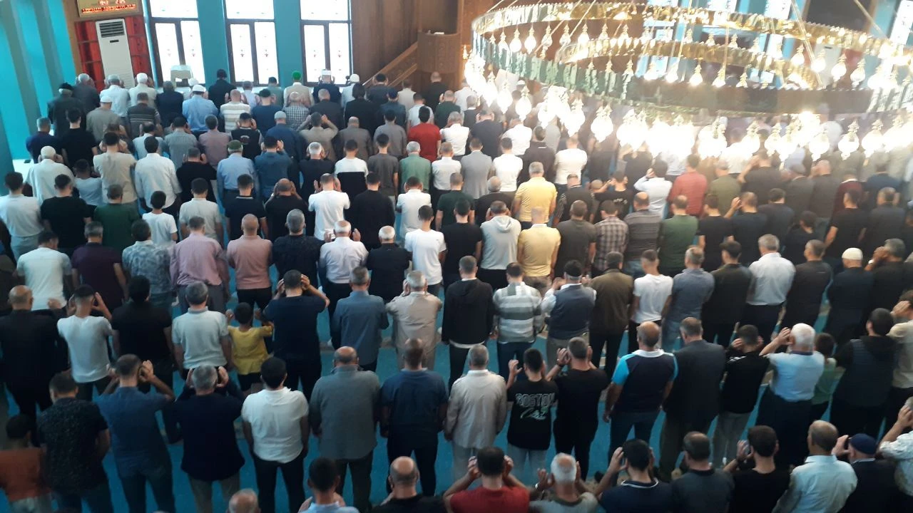 Van’da Bayram Namazı Saatleri Belli Oldu: İşte İlçe İlçe Namaz Vakitleri