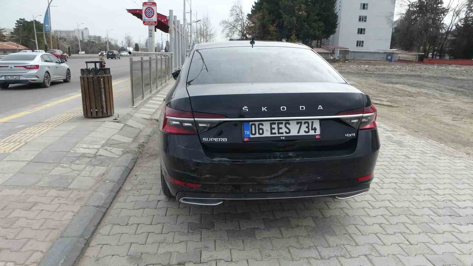 Alkollü sürücü ışıkta bekleyen araçlara çarptı: 1 yaralı