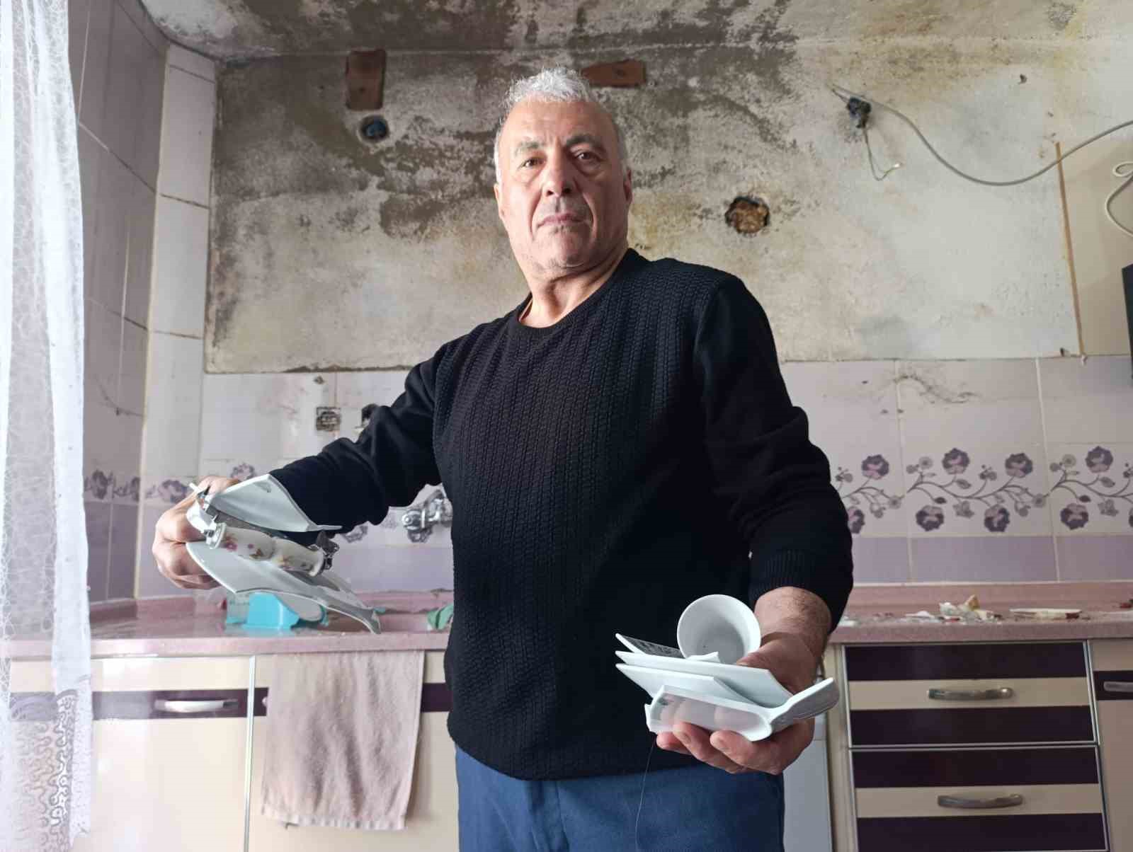 Düşen mutfak dolabı az kalsın faciaya neden oluyordu