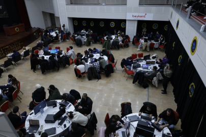 Depremle ilgili farkındalık oluşturmak için oyun sergilediler