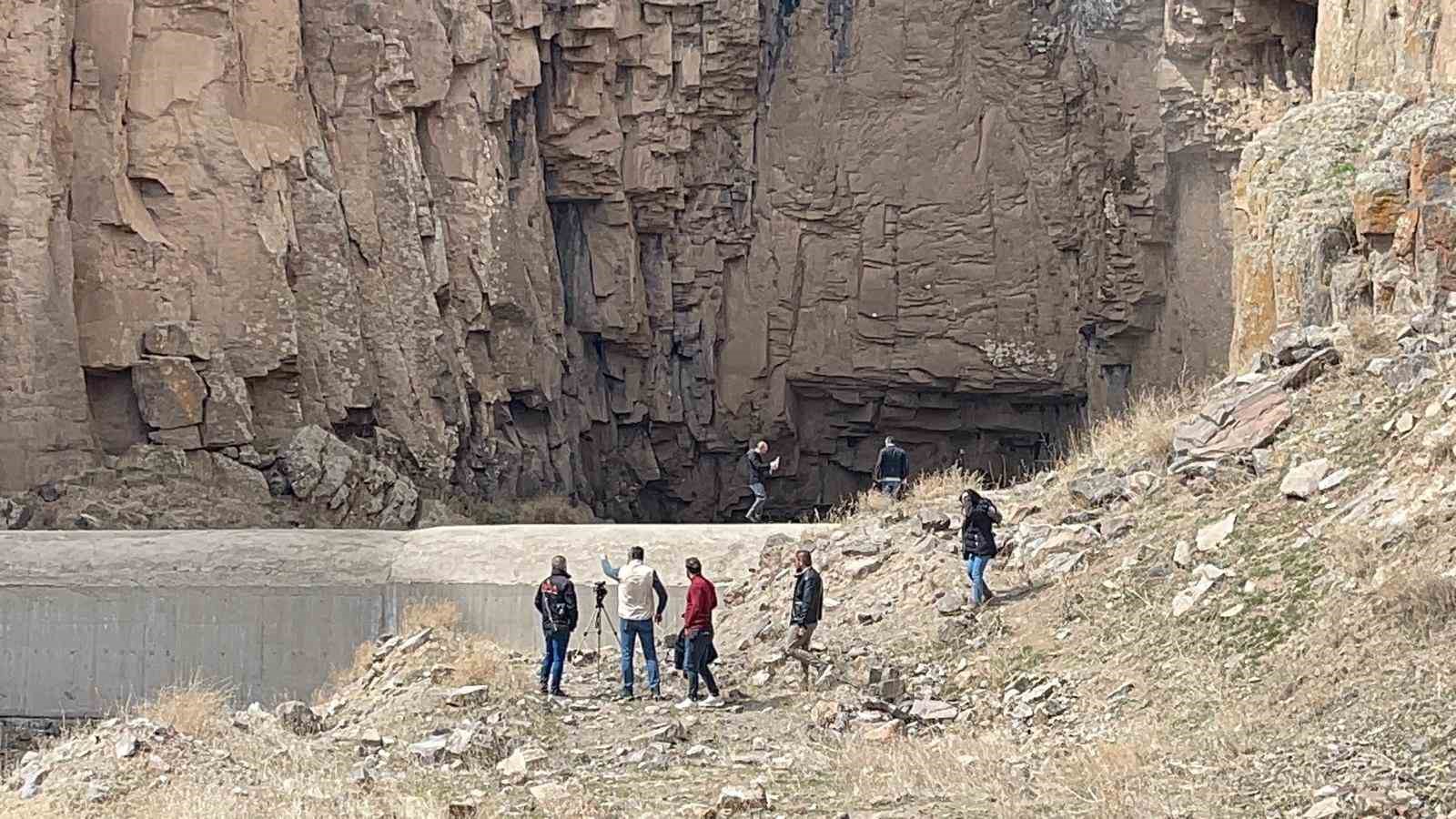Yaşar Kemal Şelalesi yeniden akmaya başladı