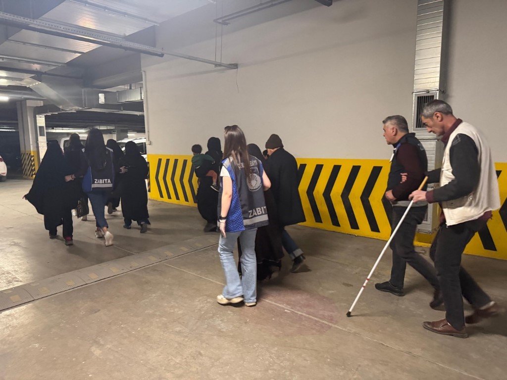 Dilenci, çoraba sakladığı paralarla yakalandı.