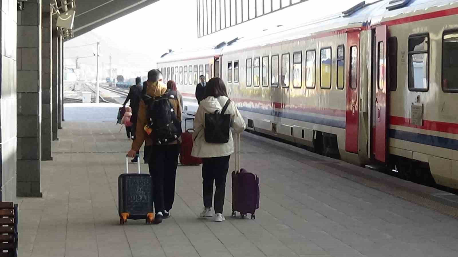 Doğu Ekspresi’nde bayramı yoğunluğu