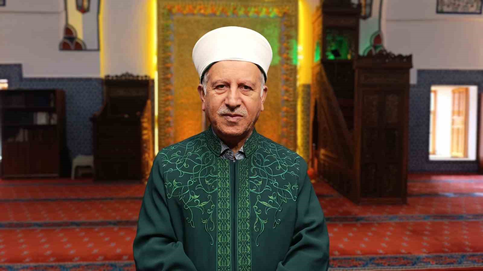 455 yıllık tarihi camide asırlık mukabele geleneği sürüyor