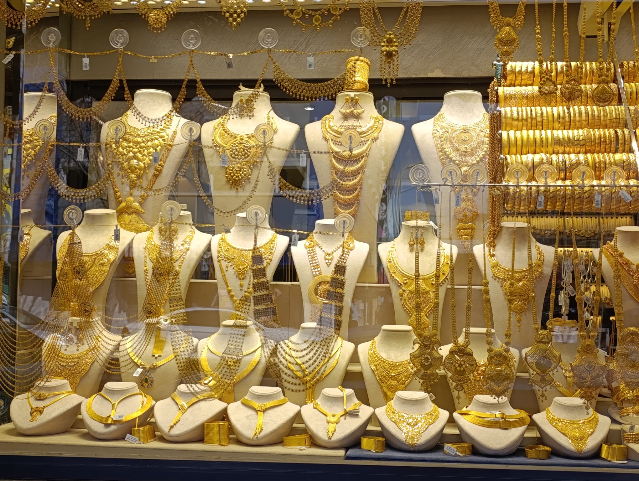 Altın fiyatları tarihi zirveye yakın seyrediyor