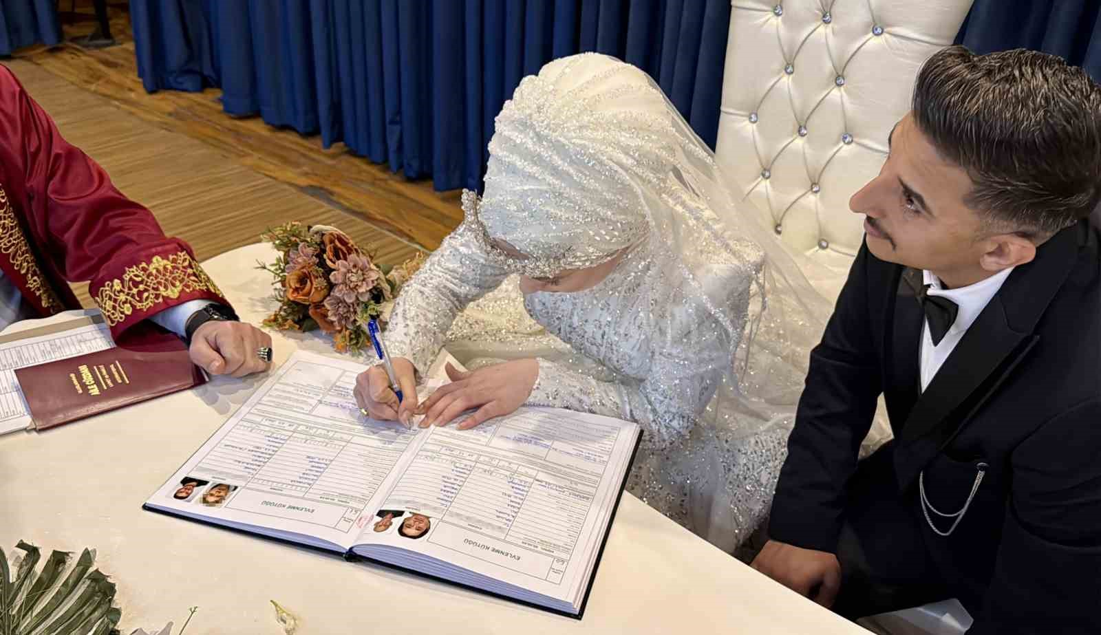 Alman Jessica Müslüman oldu; Ecrin ismini alarak Tokat’ta dünyaevine girdi