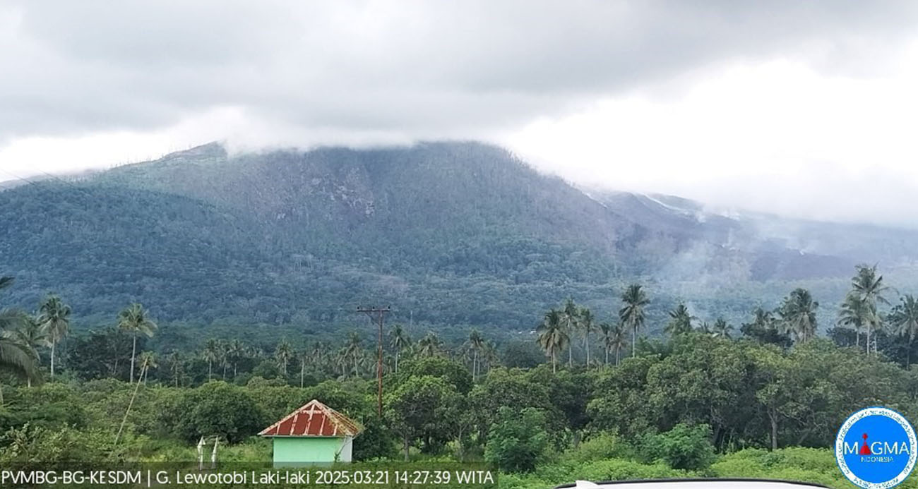 Endonezya’da yanardağ patladı: Bali uçuşları iptal
