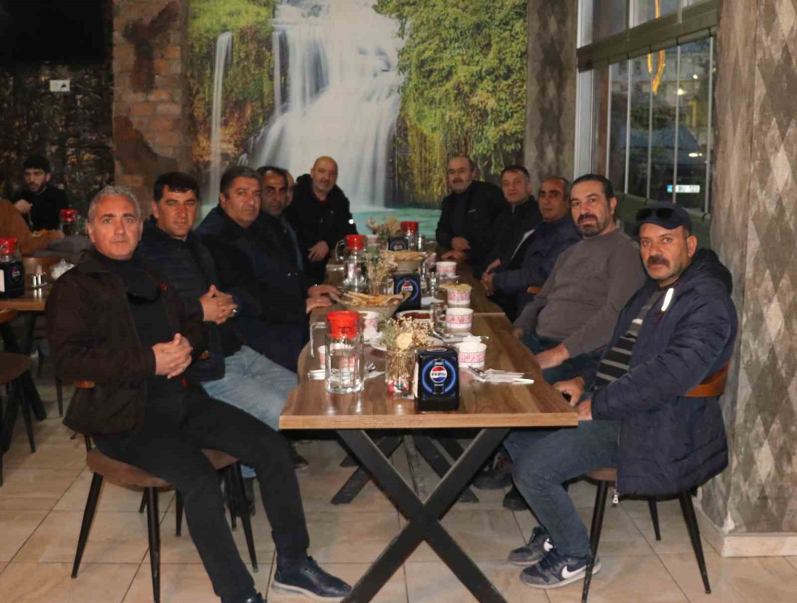 Gevaş Lisesi mezunları iftarda buluştu