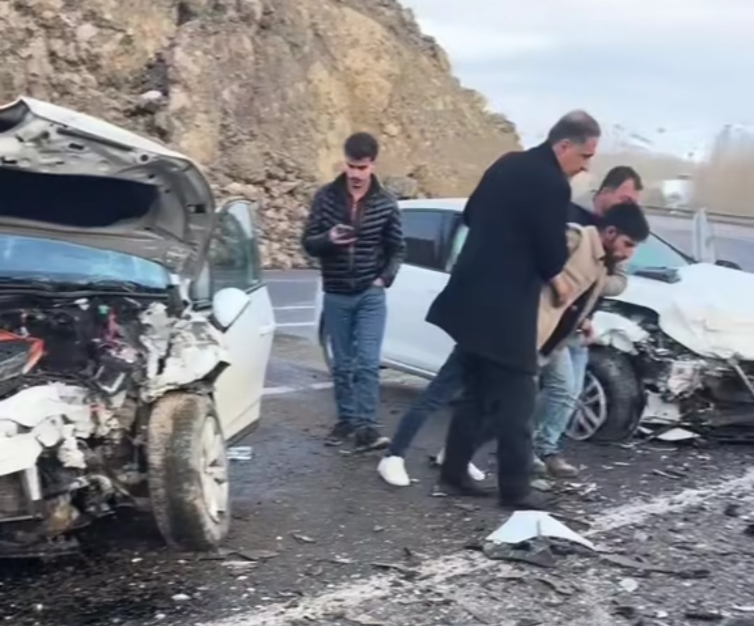 Gürpınar’da trafik kazası: 2 yaralı