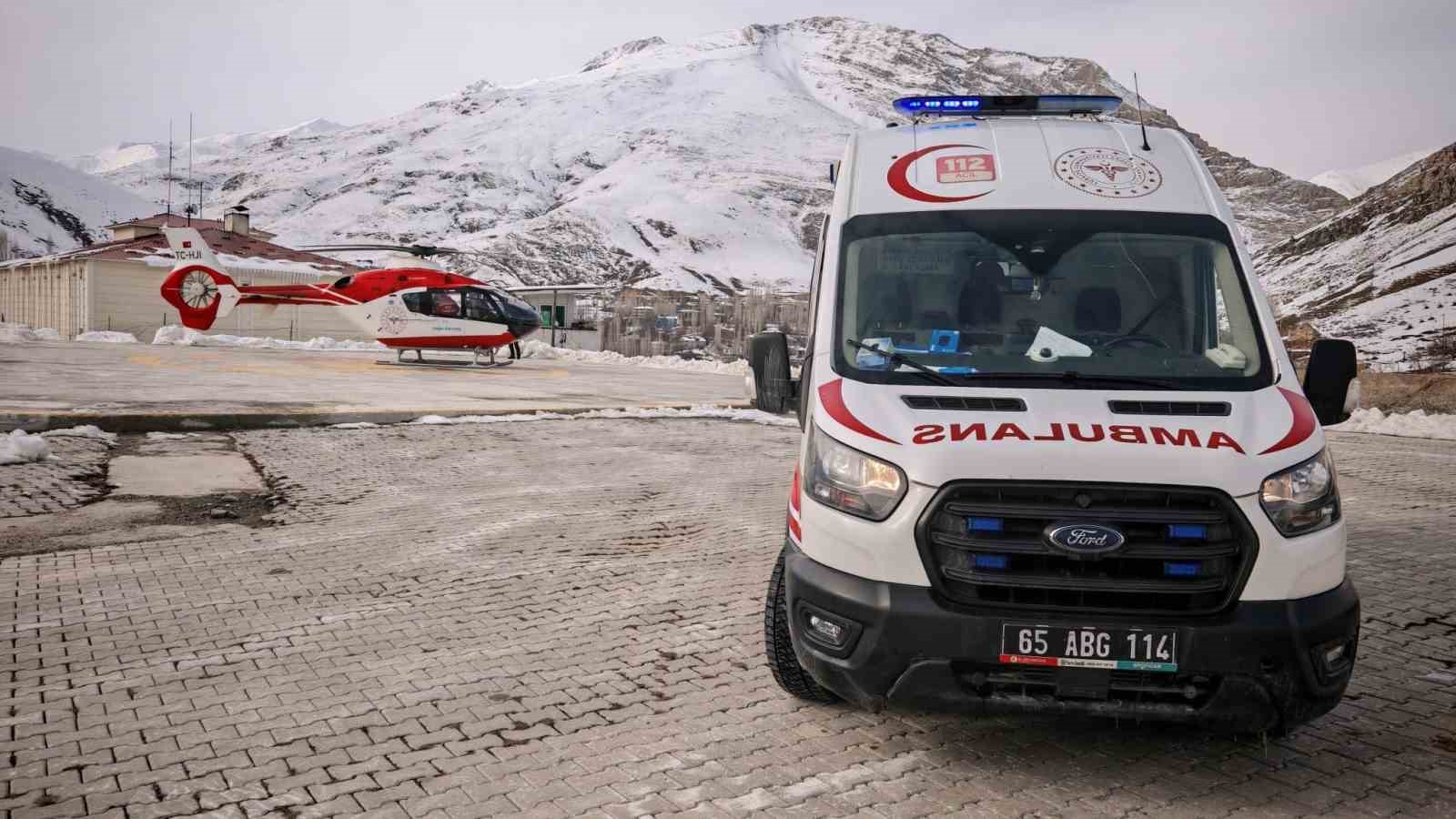 65 yaşındaki hasta helikopter ambulansla Van’a sevk edildi