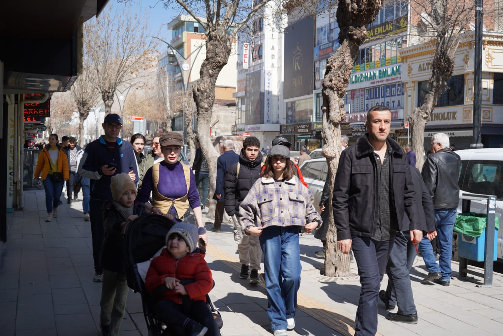 İranlı Turistler Nevruz Öncesi Van’a Akın Etti