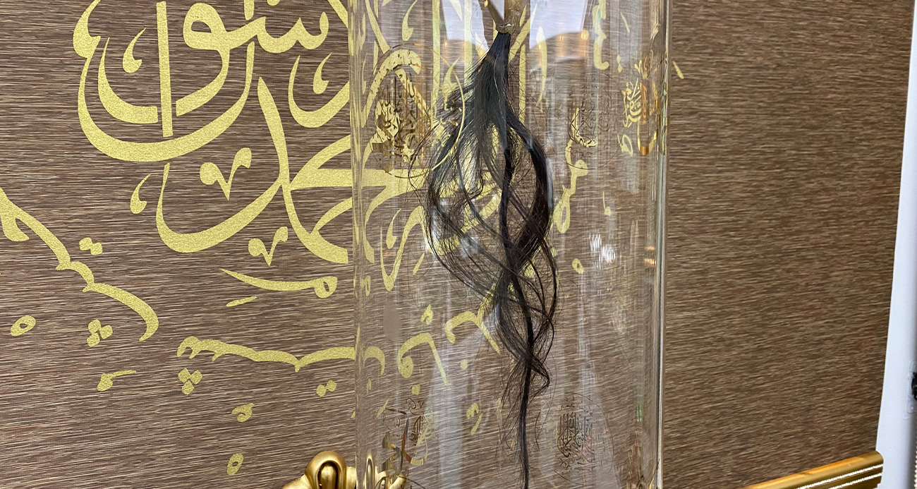 Özer Celep ‘Kutsal Emanetlerin’ bakımını yapıyor