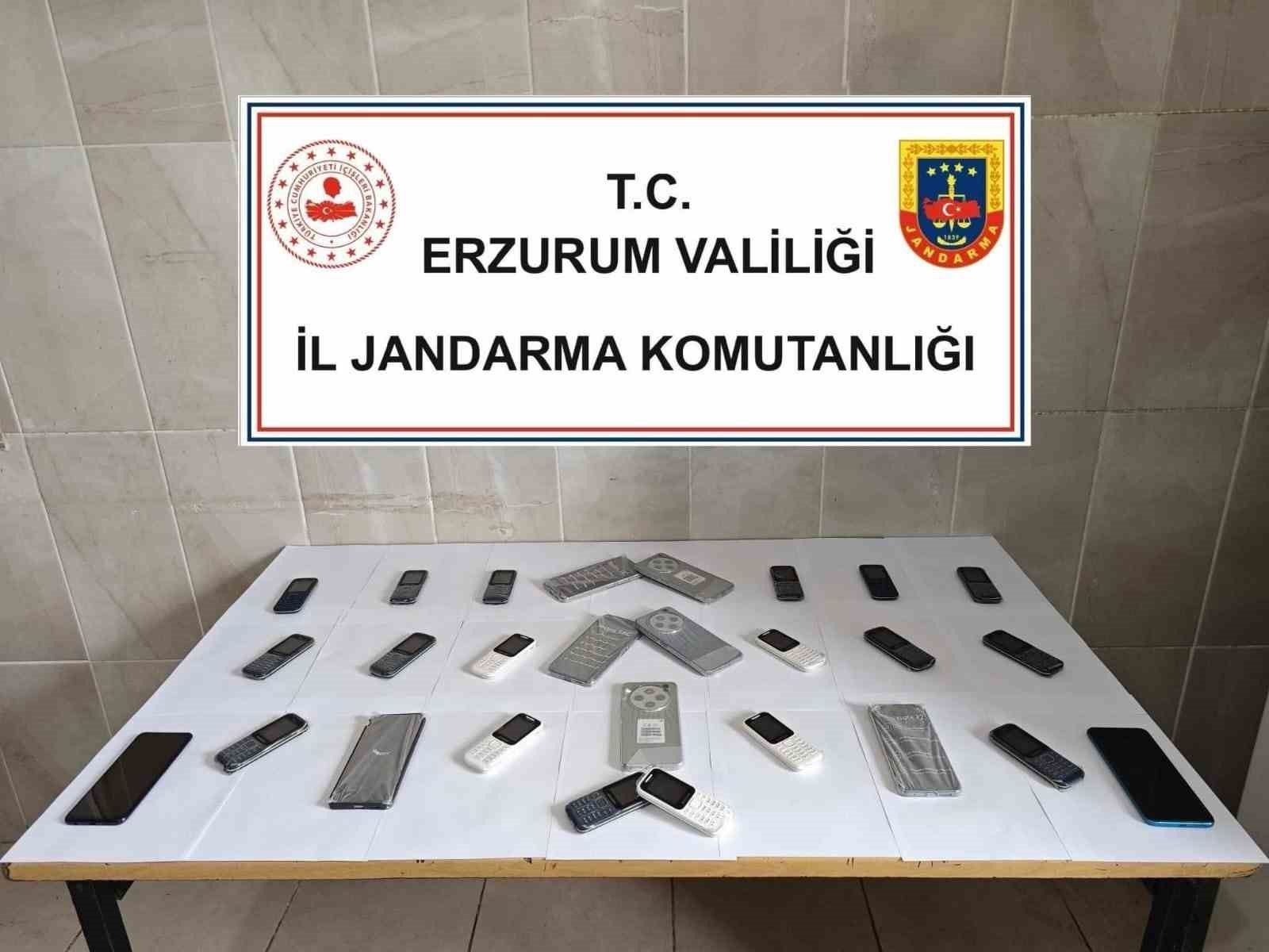 Jandarmadan kaçak telefon operasyonu