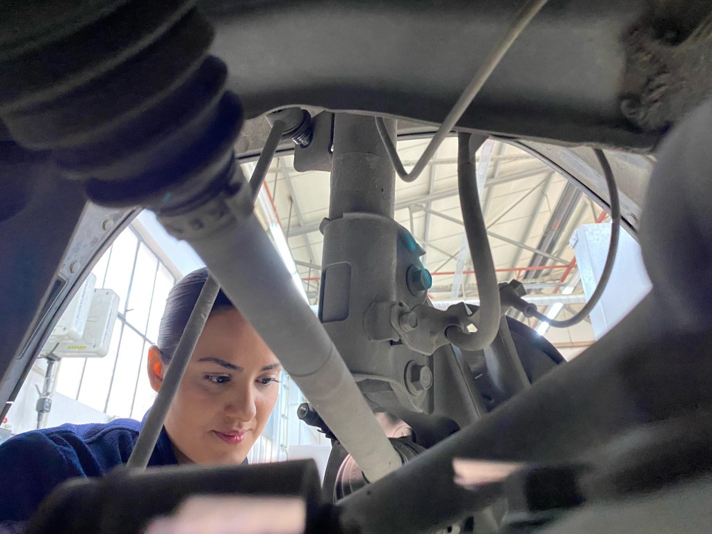 Oto tamirhanesinin başarılı kadın ustası