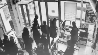 İstanbul’da bir araç markete daldı