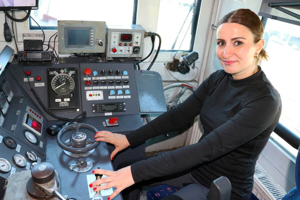 Van’da görev yapan kadın makinist takdir topluyor