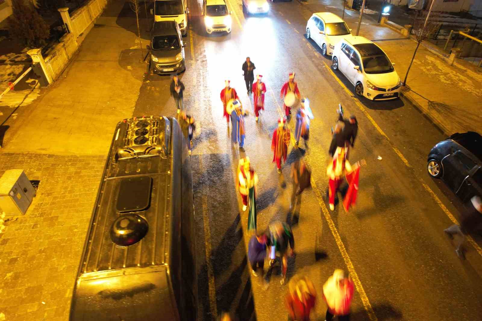 İlk sahurlarına mehteranla kalktılar