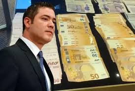 Murat Ongun’un evinde çıkan yüklü miktarda para ve av tüfekleri dikkat çekti