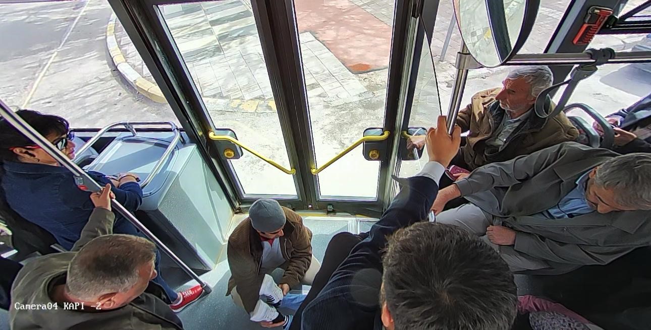 Otobüs şoföründen örnek davranış