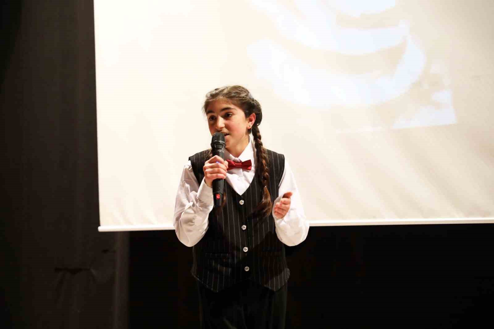 Peygamberimizin hayatını en güzel anlatmak için yarıştılar