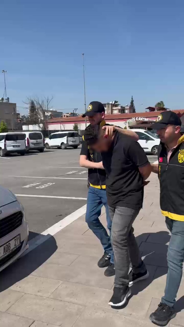 Silahla kuyumcu soymak istediler, korkup kaçtılar