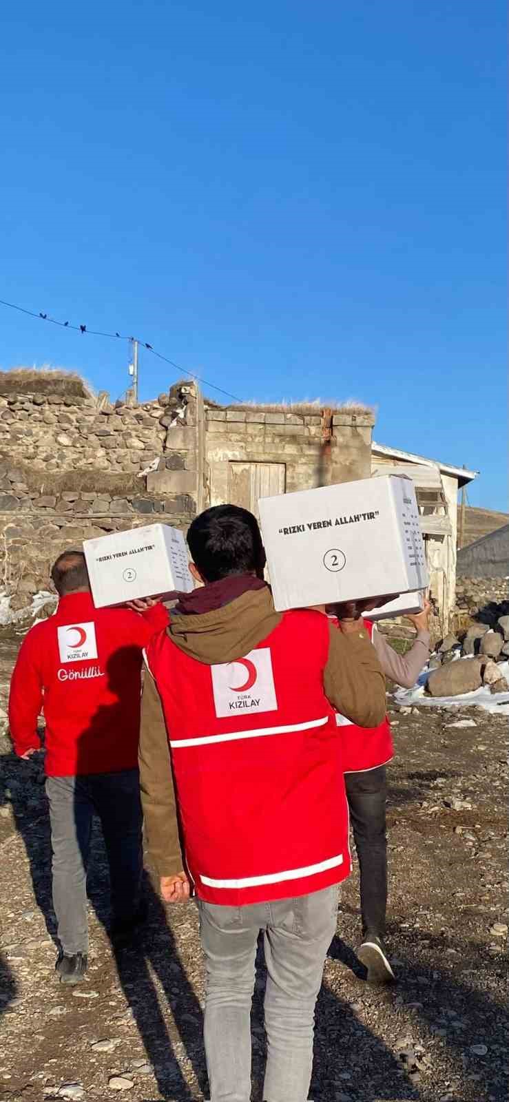Türk Kızılayı  hayırseverlerin bağışlarını ihtiyaç sahiplerine ulaştırıyor