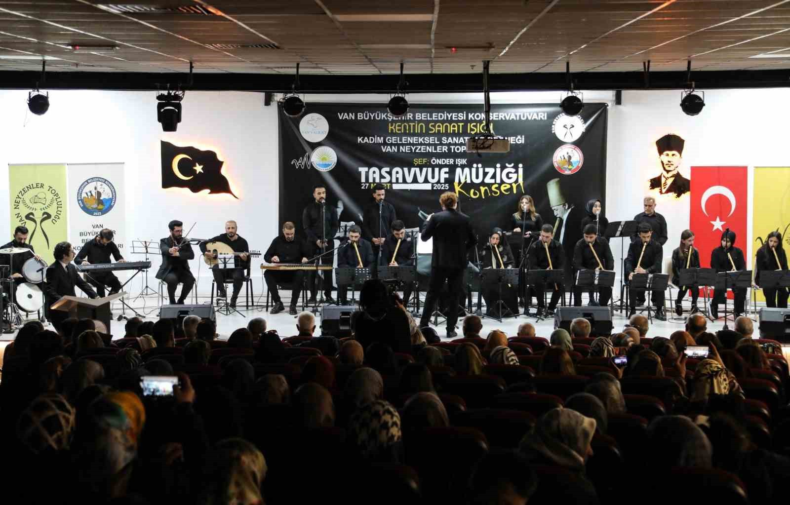 Van Büyükşehir Belediyesinin tasavvuf müziği konseri yoğun ilgi gördü
