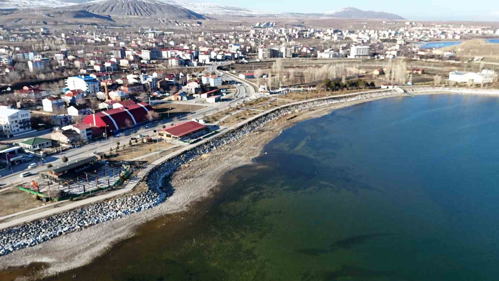 Van Gölü çekilmeye devam ediyor