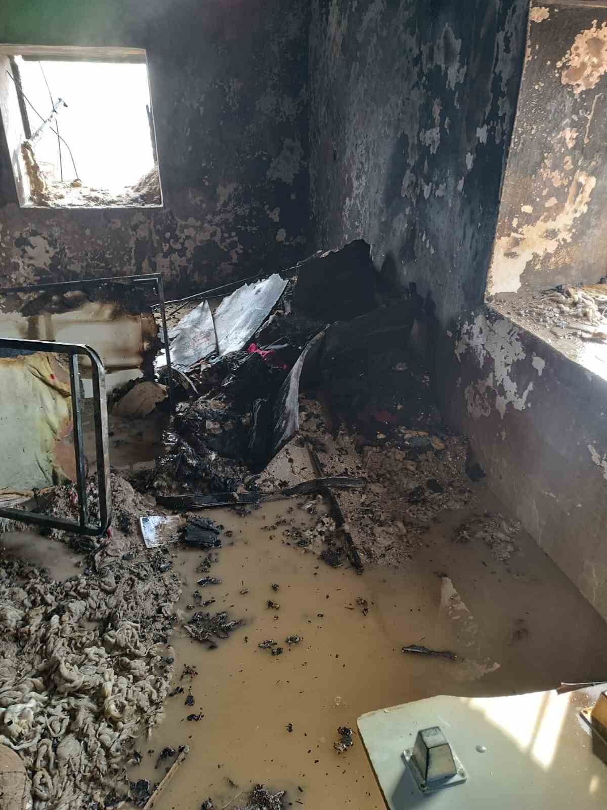 Van’da ev yangını