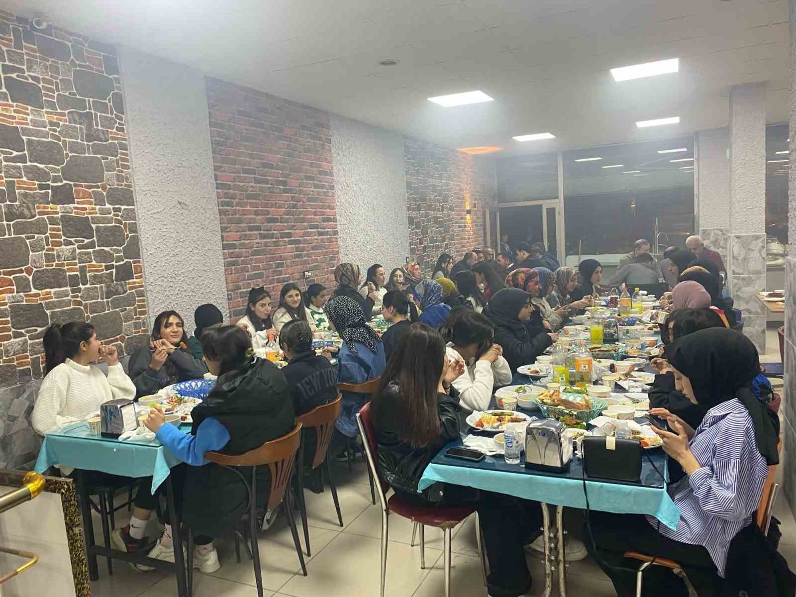 Van’da öğrenciler için anlamlı iftar programı