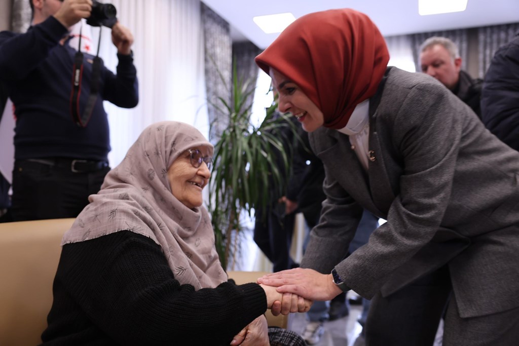 6,2 milyar lira tutarındaki yaşlı ve engelli aylıkları hesaplara yatırıldı