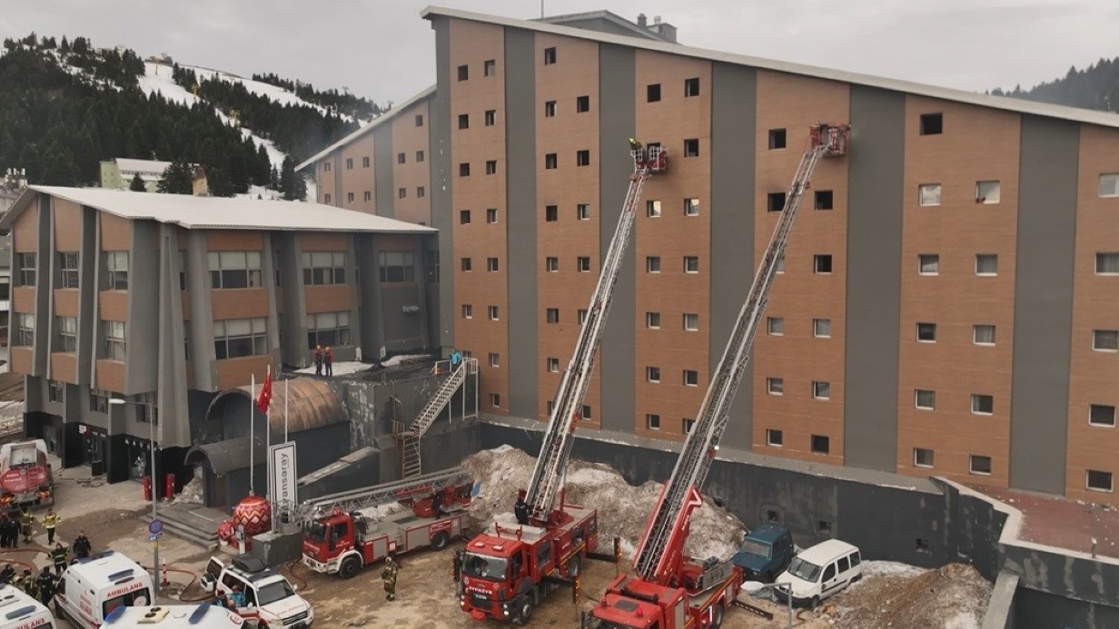 Uludağ’daki otel yangınıyla ilgili 4 kişi tutuklandı